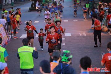 BƯỚC CHẠY CHÀO XUÂN THÀNH PHỐ QUẢNG NGÃI 2024 - Ảnh #1250201