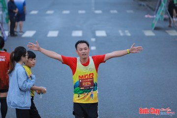 BƯỚC CHẠY CHÀO XUÂN THÀNH PHỐ QUẢNG NGÃI 2024 - Ảnh #1252093