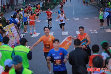 BƯỚC CHẠY CHÀO XUÂN THÀNH PHỐ QUẢNG NGÃI 2024 - Ảnh #1250726