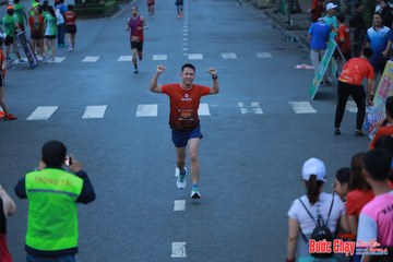BƯỚC CHẠY CHÀO XUÂN THÀNH PHỐ QUẢNG NGÃI 2024 - Ảnh #1251337