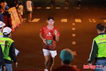 BƯỚC CHẠY CHÀO XUÂN THÀNH PHỐ QUẢNG NGÃI 2024 - Ảnh #1242174