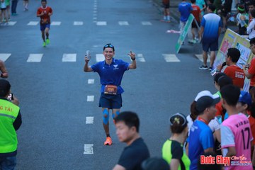 BƯỚC CHẠY CHÀO XUÂN THÀNH PHỐ QUẢNG NGÃI 2024 - Ảnh #1251364