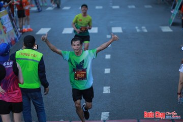 BƯỚC CHẠY CHÀO XUÂN THÀNH PHỐ QUẢNG NGÃI 2024 - Ảnh #1251175