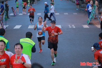 BƯỚC CHẠY CHÀO XUÂN THÀNH PHỐ QUẢNG NGÃI 2024 - Ảnh #1251055