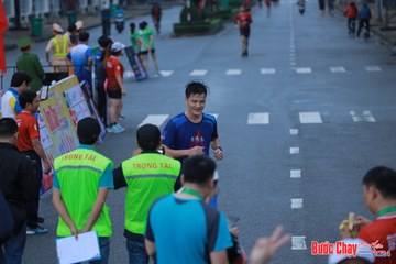 BƯỚC CHẠY CHÀO XUÂN THÀNH PHỐ QUẢNG NGÃI 2024 - Ảnh #1251921