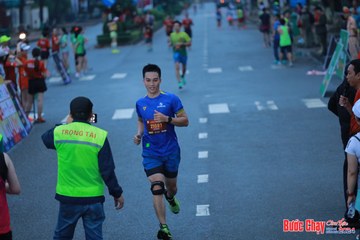 BƯỚC CHẠY CHÀO XUÂN THÀNH PHỐ QUẢNG NGÃI 2024 - Ảnh #1251197
