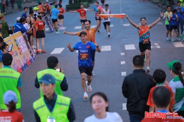 BƯỚC CHẠY CHÀO XUÂN THÀNH PHỐ QUẢNG NGÃI 2024 - Ảnh #1250719