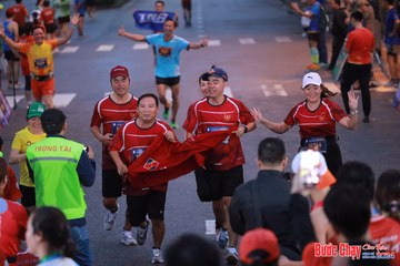BƯỚC CHẠY CHÀO XUÂN THÀNH PHỐ QUẢNG NGÃI 2024 - Ảnh #1250355