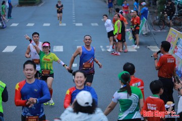 BƯỚC CHẠY CHÀO XUÂN THÀNH PHỐ QUẢNG NGÃI 2024 - Ảnh #1251629