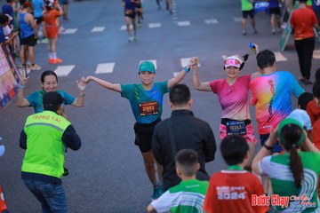 BƯỚC CHẠY CHÀO XUÂN THÀNH PHỐ QUẢNG NGÃI 2024 - Ảnh #1250681