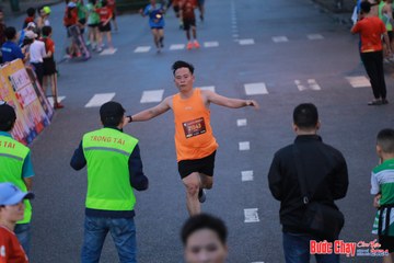 BƯỚC CHẠY CHÀO XUÂN THÀNH PHỐ QUẢNG NGÃI 2024 - Ảnh #1250763