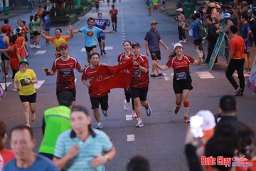 BƯỚC CHẠY CHÀO XUÂN THÀNH PHỐ QUẢNG NGÃI 2024 - Ảnh #1250347