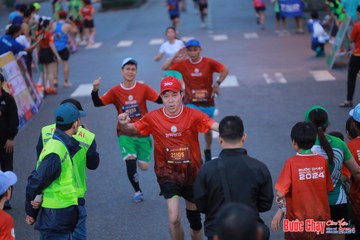 BƯỚC CHẠY CHÀO XUÂN THÀNH PHỐ QUẢNG NGÃI 2024 - Ảnh #1250695