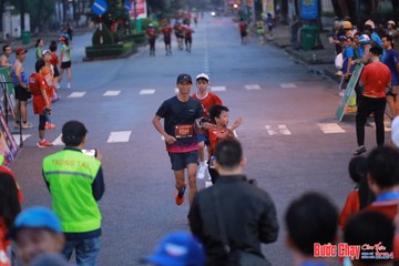 BƯỚC CHẠY CHÀO XUÂN THÀNH PHỐ QUẢNG NGÃI 2024 - Ảnh #1250432