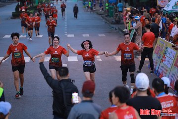 BƯỚC CHẠY CHÀO XUÂN THÀNH PHỐ QUẢNG NGÃI 2024 - Ảnh #1250485