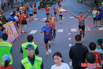 BƯỚC CHẠY CHÀO XUÂN THÀNH PHỐ QUẢNG NGÃI 2024 - Ảnh #1250718