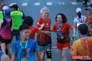 BƯỚC CHẠY CHÀO XUÂN THÀNH PHỐ QUẢNG NGÃI 2024 - Ảnh #1251326
