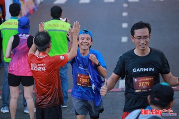 BƯỚC CHẠY CHÀO XUÂN THÀNH PHỐ QUẢNG NGÃI 2024 - Ảnh #1251131