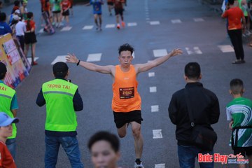 BƯỚC CHẠY CHÀO XUÂN THÀNH PHỐ QUẢNG NGÃI 2024 - Ảnh #1250765