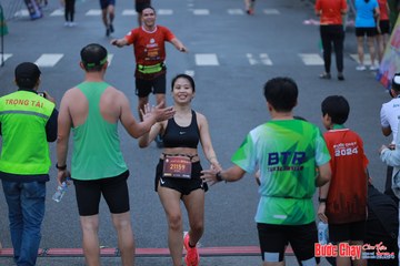 BƯỚC CHẠY CHÀO XUÂN THÀNH PHỐ QUẢNG NGÃI 2024 - Ảnh #1251818