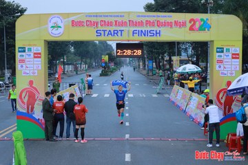 BƯỚC CHẠY CHÀO XUÂN THÀNH PHỐ QUẢNG NGÃI 2024 - Ảnh #1252103