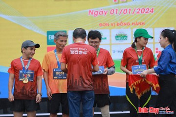 BƯỚC CHẠY CHÀO XUÂN THÀNH PHỐ QUẢNG NGÃI 2024 - Ảnh #1233128