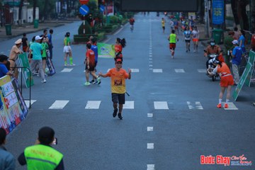 BƯỚC CHẠY CHÀO XUÂN THÀNH PHỐ QUẢNG NGÃI 2024 - Ảnh #1251685