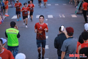 BƯỚC CHẠY CHÀO XUÂN THÀNH PHỐ QUẢNG NGÃI 2024 - Ảnh #1250507