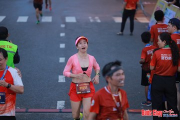 BƯỚC CHẠY CHÀO XUÂN THÀNH PHỐ QUẢNG NGÃI 2024 - Ảnh #1251046