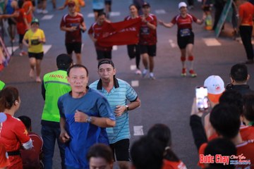 BƯỚC CHẠY CHÀO XUÂN THÀNH PHỐ QUẢNG NGÃI 2024 - Ảnh #1250344