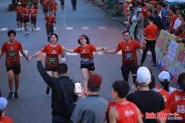 BƯỚC CHẠY CHÀO XUÂN THÀNH PHỐ QUẢNG NGÃI 2024 - Ảnh #1250487