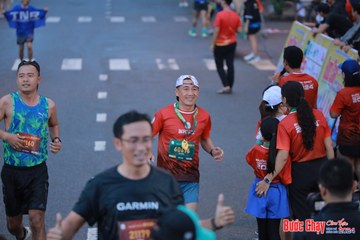 BƯỚC CHẠY CHÀO XUÂN THÀNH PHỐ QUẢNG NGÃI 2024 - Ảnh #1251113