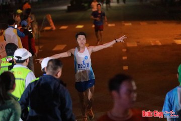 BƯỚC CHẠY CHÀO XUÂN THÀNH PHỐ QUẢNG NGÃI 2024 - Ảnh #1244057