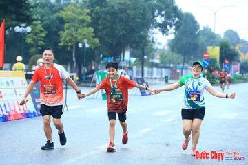 BƯỚC CHẠY CHÀO XUÂN THÀNH PHỐ QUẢNG NGÃI 2024 - Ảnh #1238379