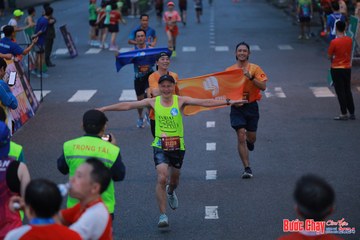 BƯỚC CHẠY CHÀO XUÂN THÀNH PHỐ QUẢNG NGÃI 2024 - Ảnh #1251017