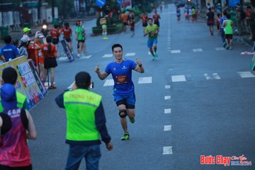 BƯỚC CHẠY CHÀO XUÂN THÀNH PHỐ QUẢNG NGÃI 2024 - Ảnh #1251192