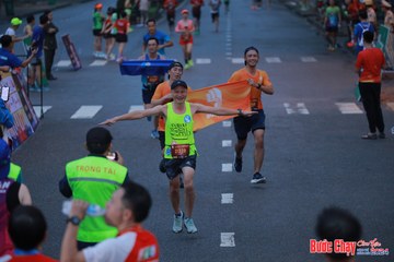 BƯỚC CHẠY CHÀO XUÂN THÀNH PHỐ QUẢNG NGÃI 2024 - Ảnh #1251014