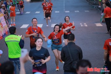 BƯỚC CHẠY CHÀO XUÂN THÀNH PHỐ QUẢNG NGÃI 2024 - Ảnh #1250627