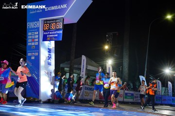 HO CHI MINH CITY NIGHT RUN EXIMBANK 2024 - Ảnh #2034049