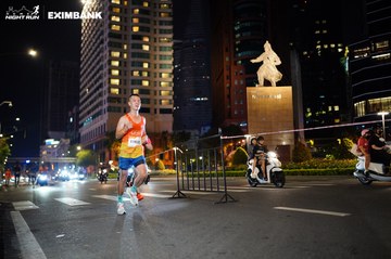 HO CHI MINH CITY NIGHT RUN EXIMBANK 2024 - Ảnh #1989068