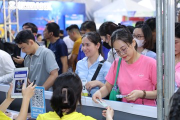 HO CHI MINH CITY NIGHT RUN EXIMBANK 2024 - Ảnh #1964711