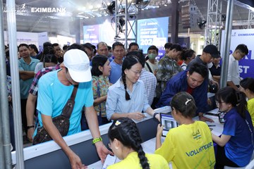 HO CHI MINH CITY NIGHT RUN EXIMBANK 2024 - Ảnh #1964229