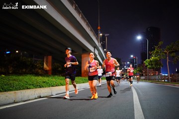 HO CHI MINH CITY NIGHT RUN EXIMBANK 2024 - Ảnh #1988832