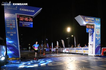 HO CHI MINH CITY NIGHT RUN EXIMBANK 2024 - Ảnh #2065386