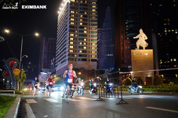 HO CHI MINH CITY NIGHT RUN EXIMBANK 2024 - Ảnh #1989172