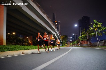 HO CHI MINH CITY NIGHT RUN EXIMBANK 2024 - Ảnh #1988400
