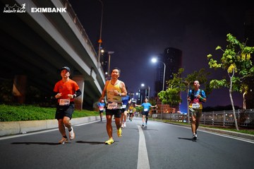 HO CHI MINH CITY NIGHT RUN EXIMBANK 2024 - Ảnh #1988835