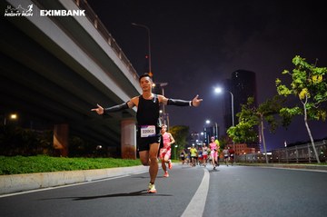 HO CHI MINH CITY NIGHT RUN EXIMBANK 2024 - Ảnh #1988747