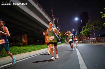 HO CHI MINH CITY NIGHT RUN EXIMBANK 2024 - Ảnh #1988792