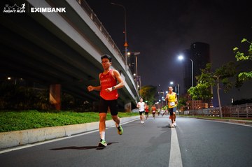 HO CHI MINH CITY NIGHT RUN EXIMBANK 2024 - Ảnh #1988705